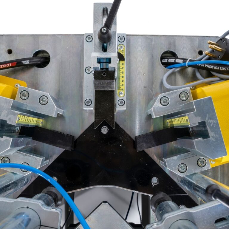 SC 902 S ماكينة كبرس زوايا الألومنيوم الهيدروليكية
