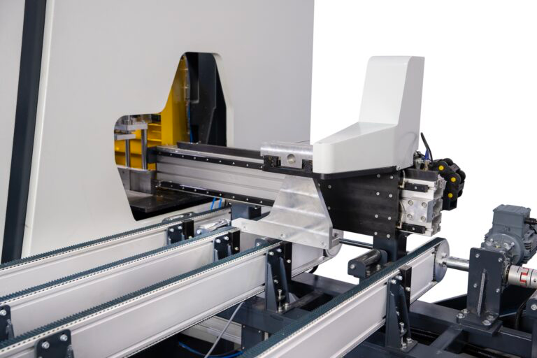 ALÜMİNİUM VƏ PVC PROFİLLƏRİN İŞLƏNMƏSİ VƏ KƏSİM MƏRKƏZİ (9 OXLU)
