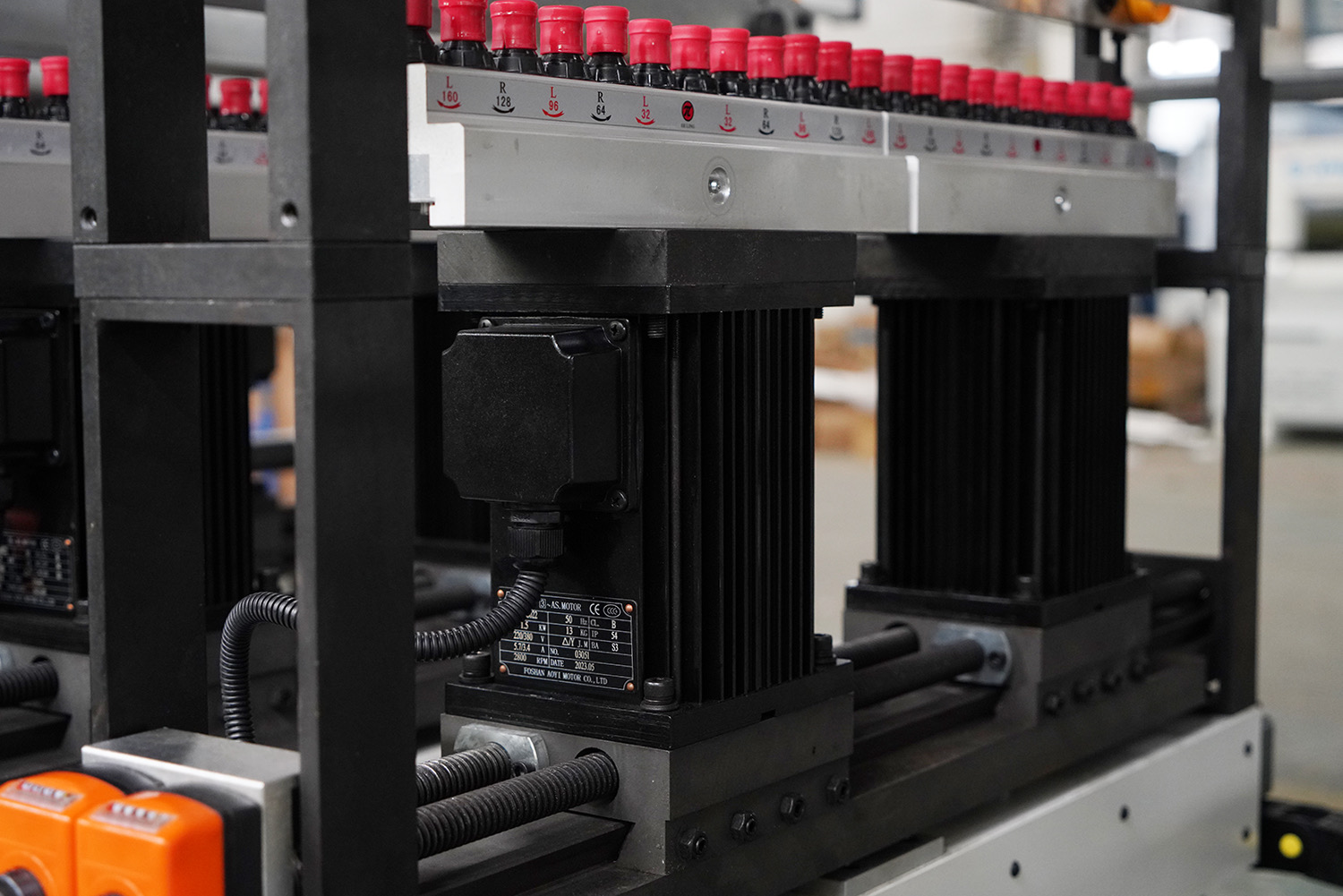 Z5XLBD Automatic 5-Row Drilling Machine With Three Servo Positioning Automatic Assembly