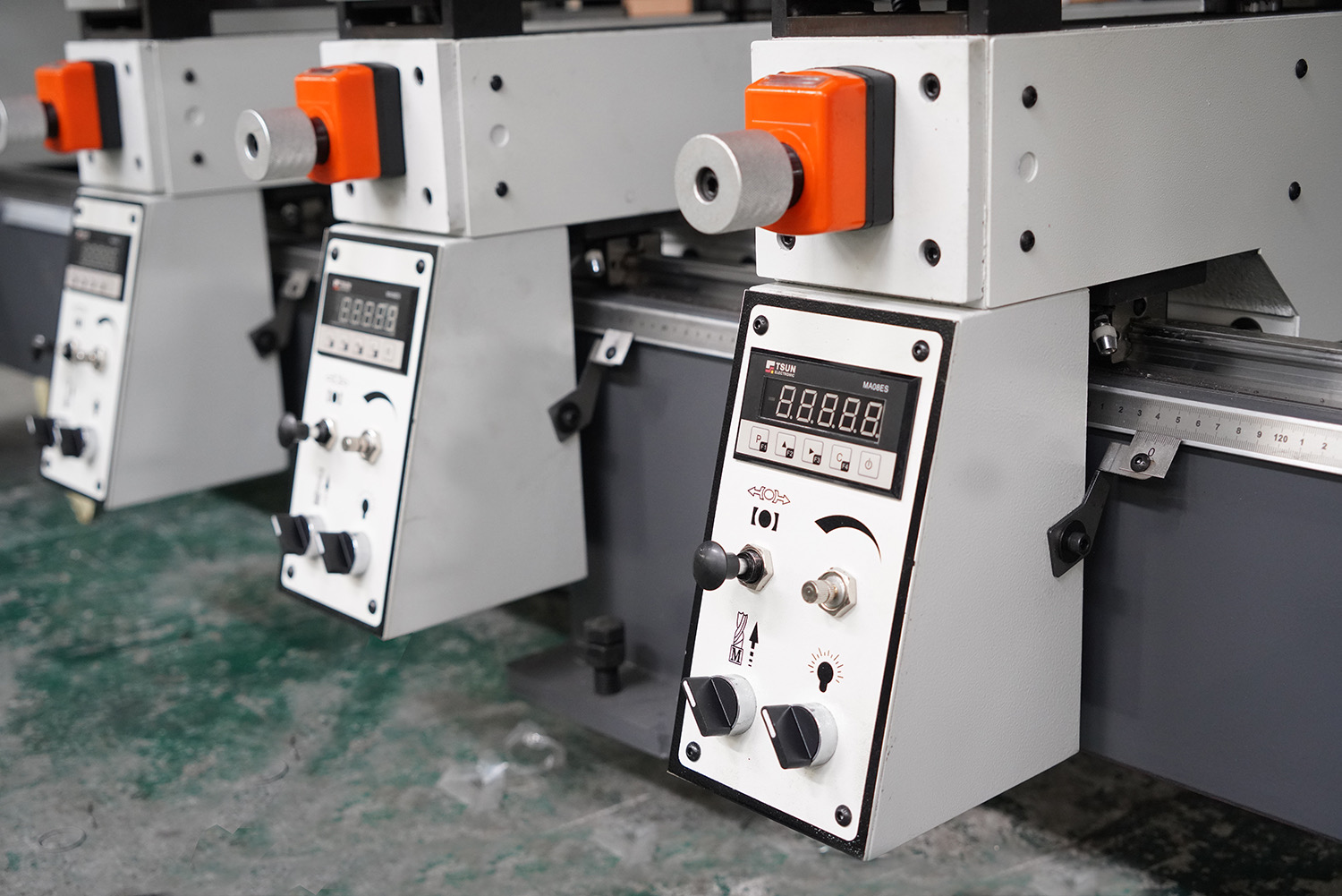 Z5XLBD Automatic 5-Row Drilling Machine With Three Servo Positioning Automatic Assembly